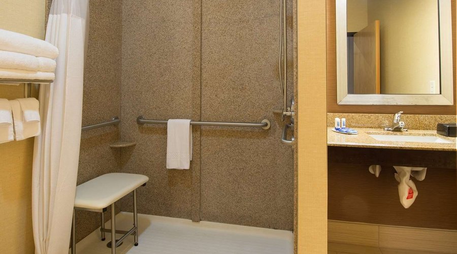 Guest room bath