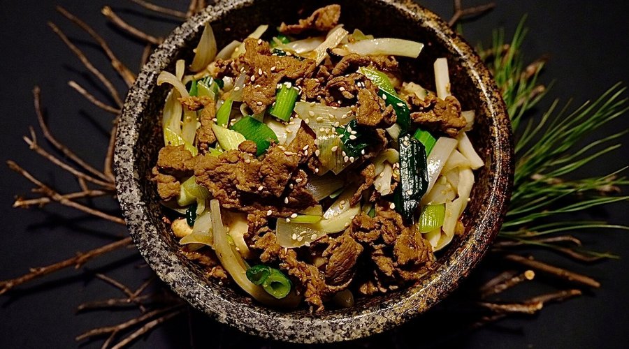 불고기 덮밥 (Bulgogi Deopbap - Bulgogi Rice Bowl)