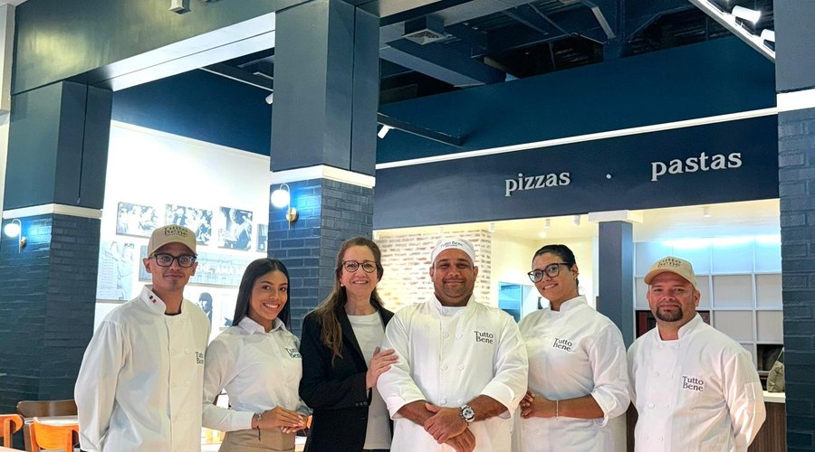 Tutto Bene reúne al mejor talento en cocina, pizzería y atención al cliente. Nuestros espacios fueron diseñados para ofrecer un ambiente fresco, moderno y muy agradable. 