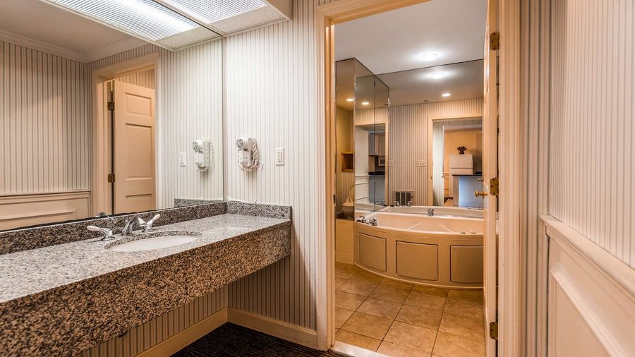 Bridal Suite Bathroom
