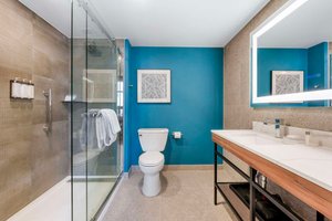 Room & Suite