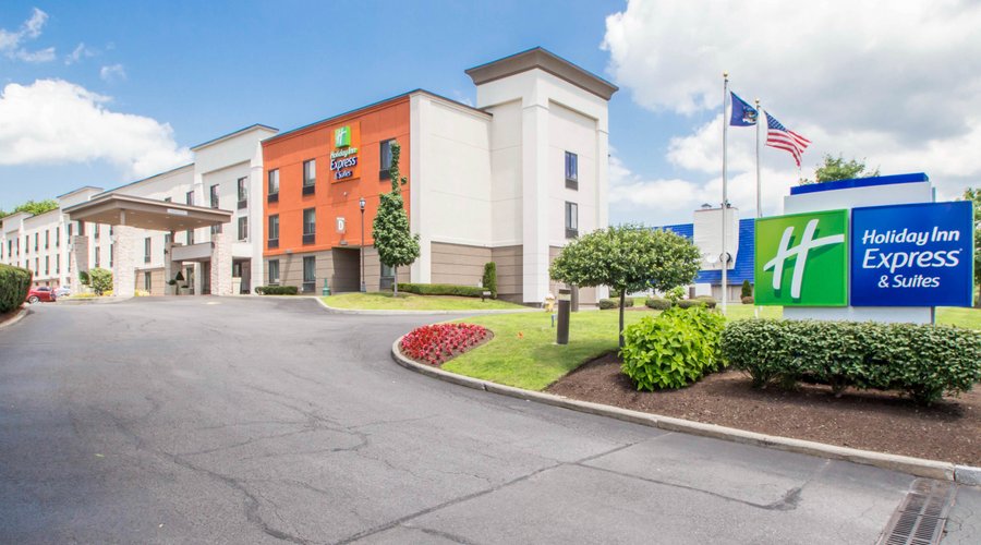 Holiday Inn Express & Suites Albany Airport - Wolf Road has it all