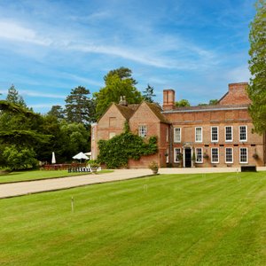 Flitwick Manor Hotel, Bedford drive and frontage