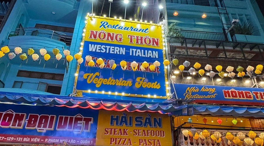 Khách sạn 131 Bùi Viện mới mở, dưới là nhà hàng hải sản và món ăn Việt Nam, bên trên là khách sạn 5 tầng lầu, nằm giữa đường Bùi Viện