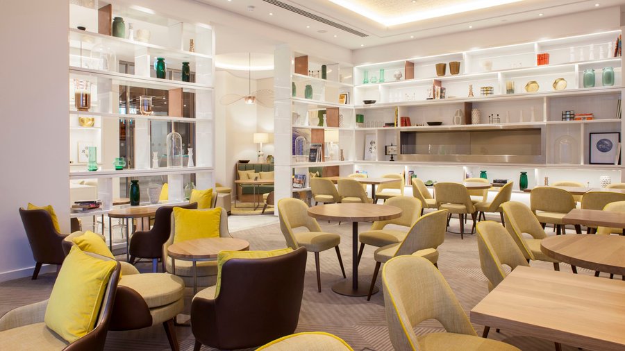 Club Floor Lounge