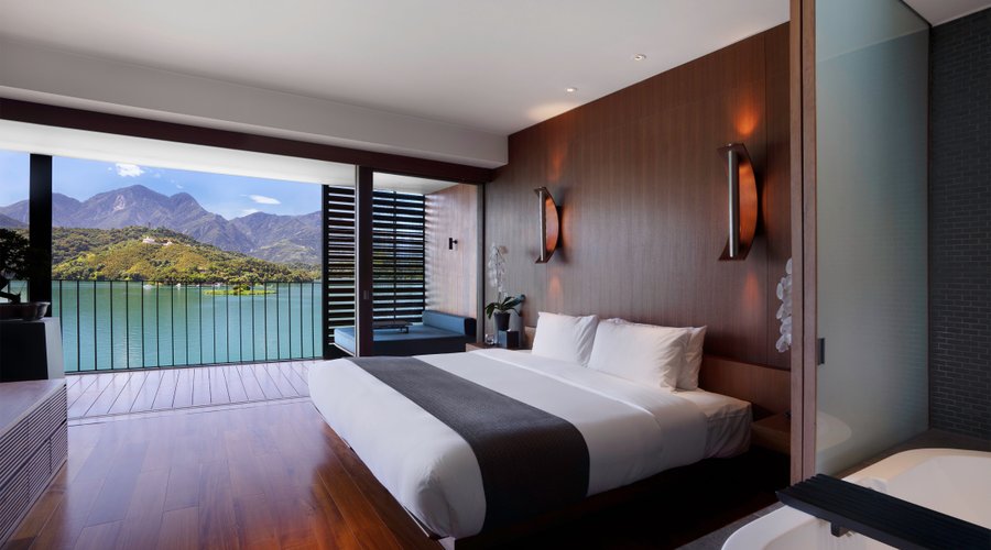LAKEVIEW SUITE ROOM