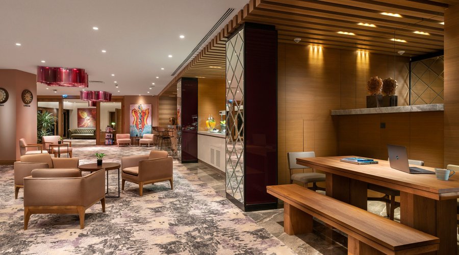 Bar and Lounge