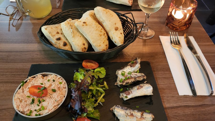Sardines et rillettes de saumon
Leur pain...une tuerie!!!
