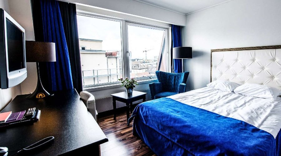 Guest room with one bed