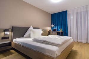 Room & Suite