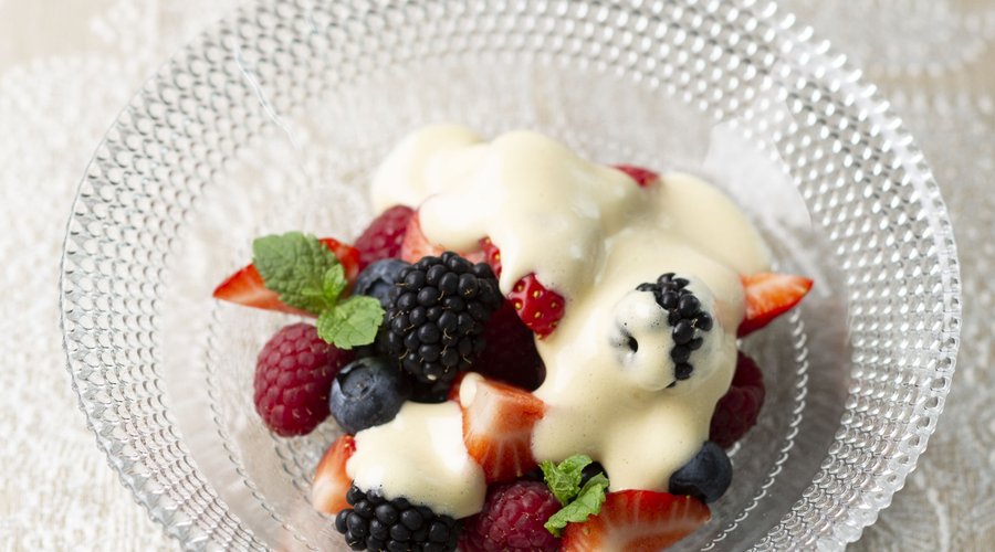 Aufgeschlagene Marsala Creme mit frischen Beeren