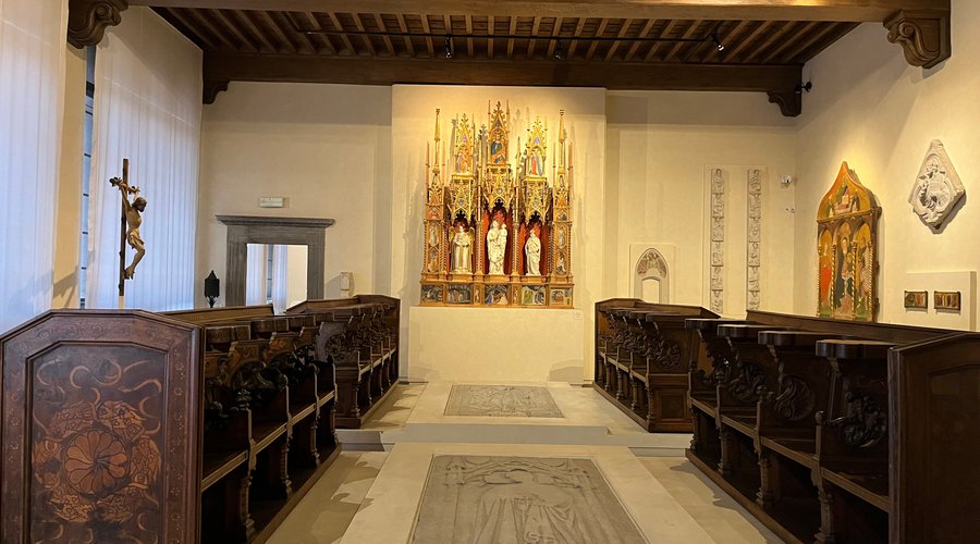 I find the artwork and the arrangement in this room inspiring.