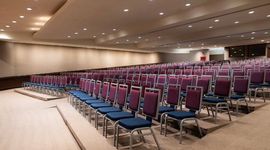 Congresos, convenciones y reuniones  Gracias a su ubicación, frente a Expo Guadalajara y el World Trade Center, el hotel Barceló Guadalajara es la opción perfecta para realizar congresos, convenciones y eventos; así como celebraciones privadas.  Además, a sus 22 salas de reuniones se suman excelentes servicios adicionales que otorgan un valor agregado para quien busca la localización perfecta en Guadalajara, sin perder detalle con sus invitados.