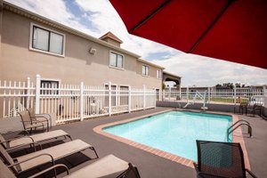 Pool & Beach