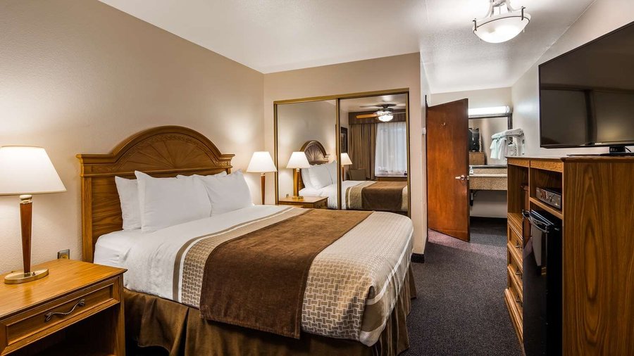 Queen Guest Room