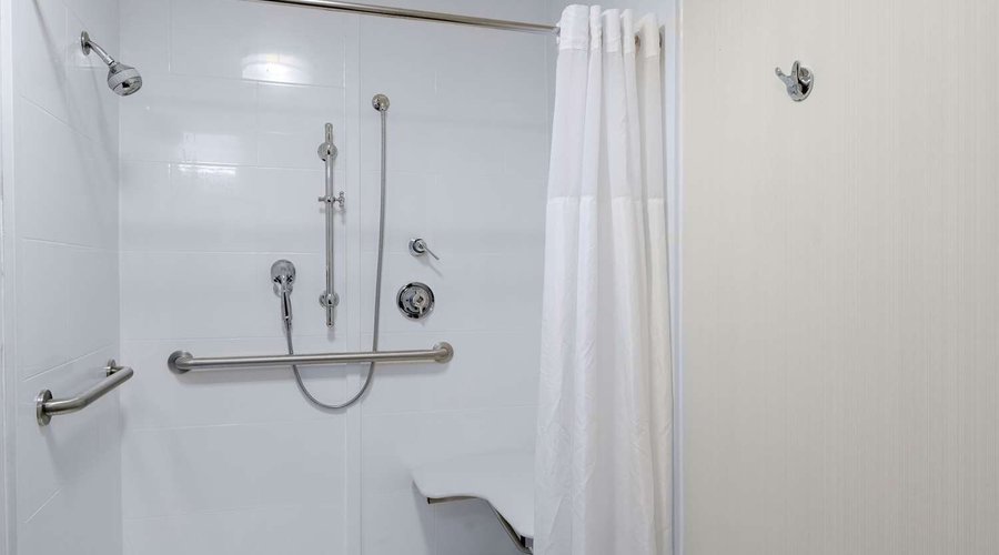 Guest room bath