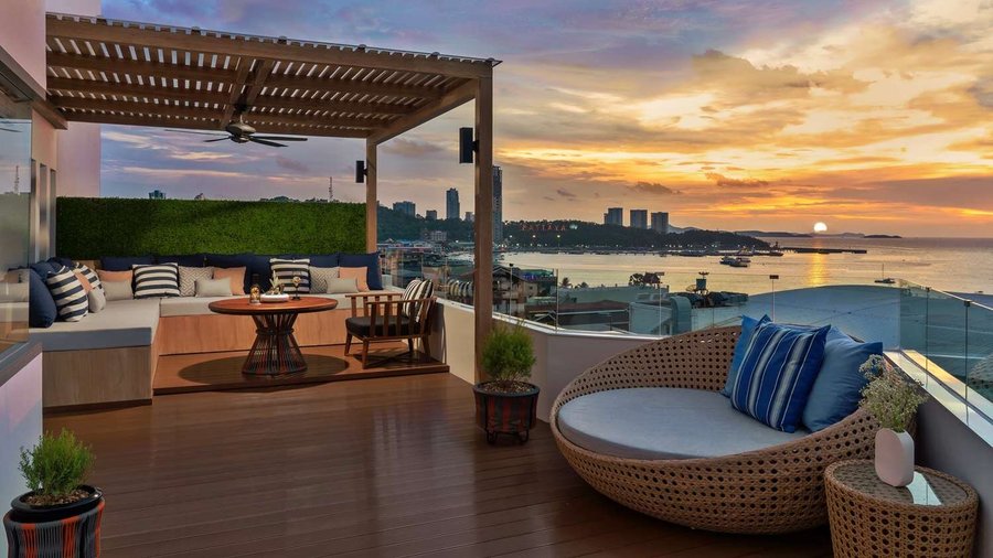 Sea View Corner Suite Balcony with Sunset View 