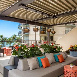 Aston Waikiki Beach Tower - 4th Floor Deck Seating
