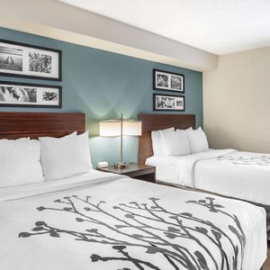 Guest room with double bed(s)