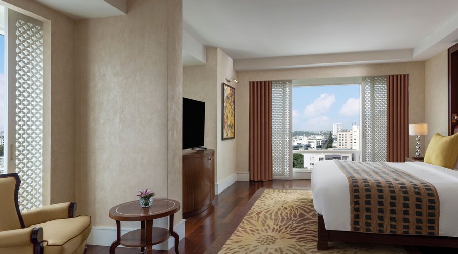 Crown Suite Bedroom, Daylight