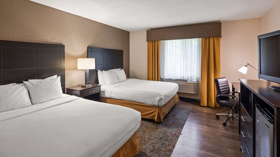 2 Queen Bedroom