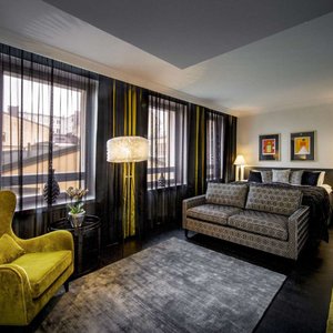 Well-equipped guest room