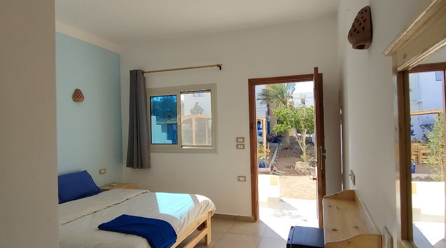At the hotel, the rooms have a wardrobe. All rooms are complete with a private bathroom and air conditioning, and certain rooms also offer a balcony. At Al Deira Dahab Hotel all rooms include bed linen and towels. The accommodation offers a continental or halal breakfast. The area is popular for cycling, and bike hire is available at Al Deira Dahab Hotel. The nearest airport is Sharm el-Sheikh International, 93 km from the hotel, and the property offers a paid airport shuttle service.