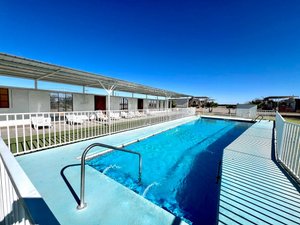 Piscina y playa