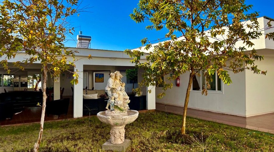 jardín interior sector habitaciones