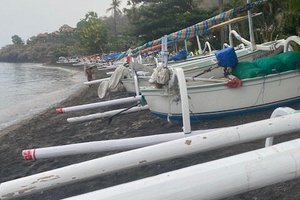 泳池和海滩