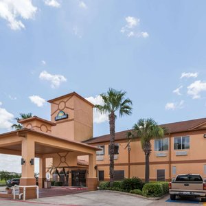 Welcome to the Days Inn and Suites Pasadena