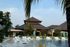Pool & Beach