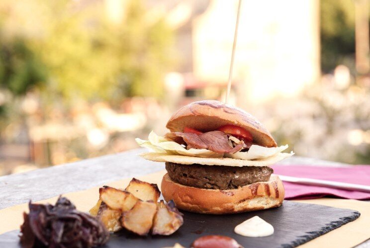 Hamburger con pane fatto in casa