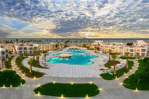 حمام السباحة والشاطئ