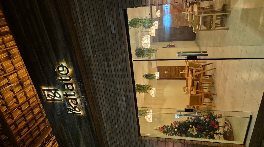 Restaurante especializado em Batatas Assadas Recheadas, petiscos, almoços executivos e cerveja gelada.   No Batatô Bistrô, nossa missão é oferecer uma experiência gastronômica saborosa e inesquecível para quem aprecia culinária artesanal e uma boa batata em suas diversas possibilidades. Com nosso cardápio principal de batatas assadas recheadas contando com variadas opções de recheios, almejamos agradar todos os paladares.  Em resumo, o Batatô Bistrô busca ser o lugar onde casais, amigos e famili