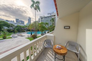 Room & Suite