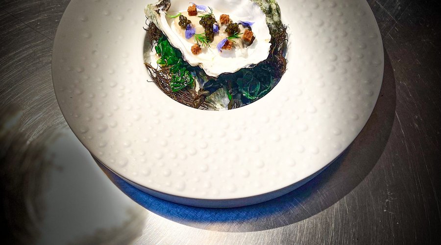 Smoked & Poached Oyster From Tavira, Oscietra Caviar & Champagne Sauce