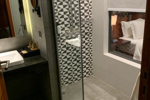 Room & Suite