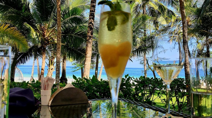 CUISINE INSPIRED BY CULTURE
Our menu brings a modern twist to the traditional meals we are used to at home. We want you to come, eat, relax and just "savour the moment"...