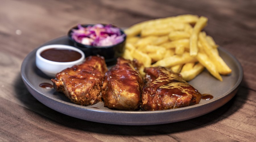 Spare Ribs with Coleslaw and Fries