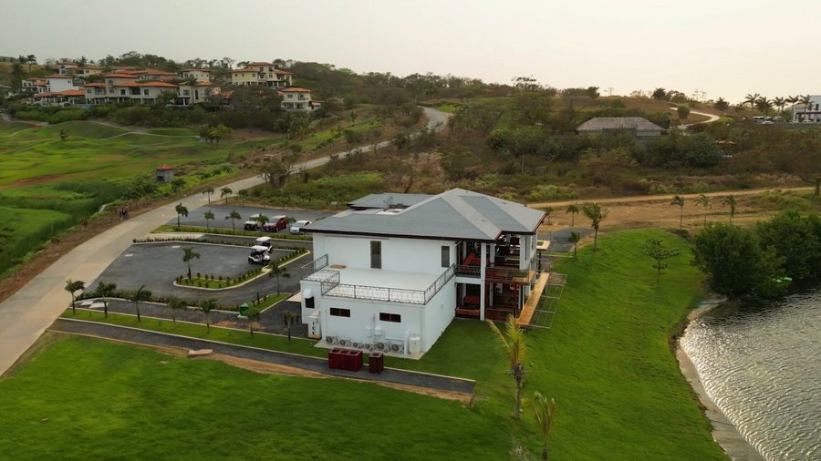 Pete's Place, our driving range, the only one in Roatan