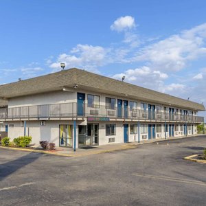 Motel Topeka KS Exterior