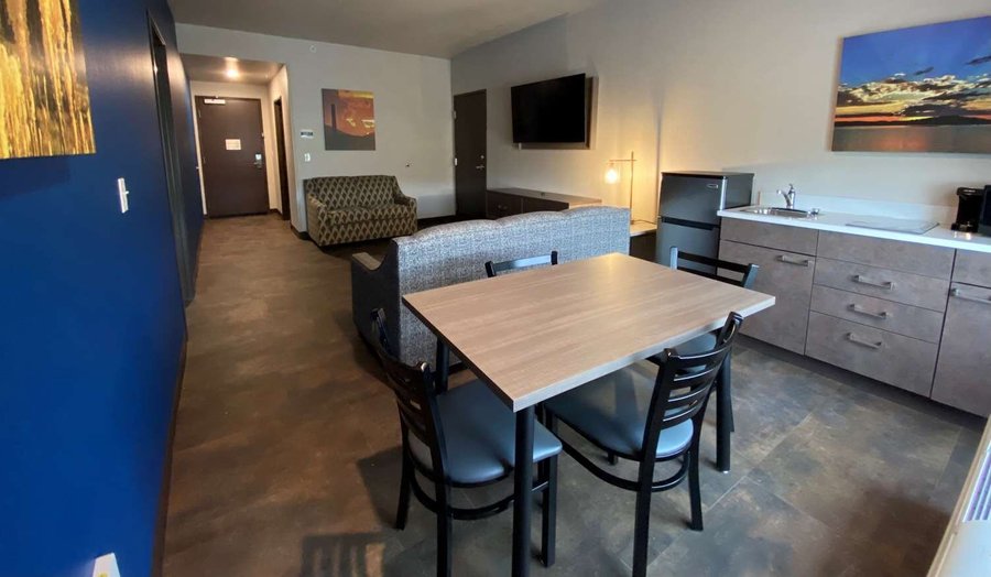King Guest Suite with Kitchenette