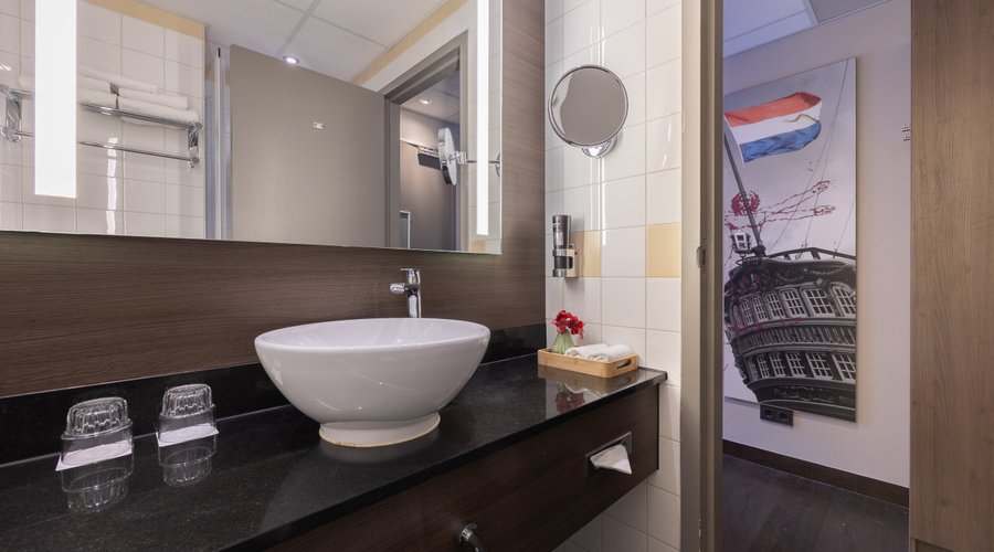 Leonardo Hotel Amsterdam CC Comfort Double Bathroom Hr