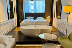 Room & Suite