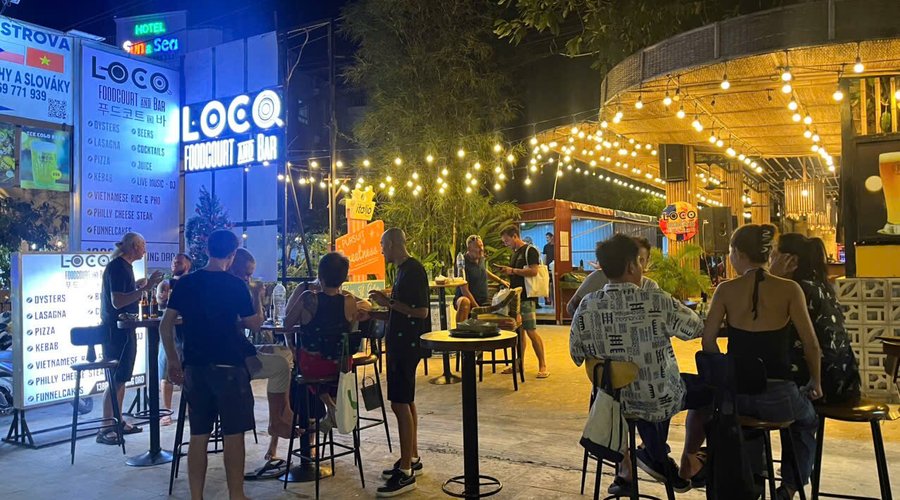 Customers enjoy at LOCO Foodcourt & Bar Phu Quoc