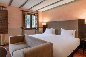 Room & Suite