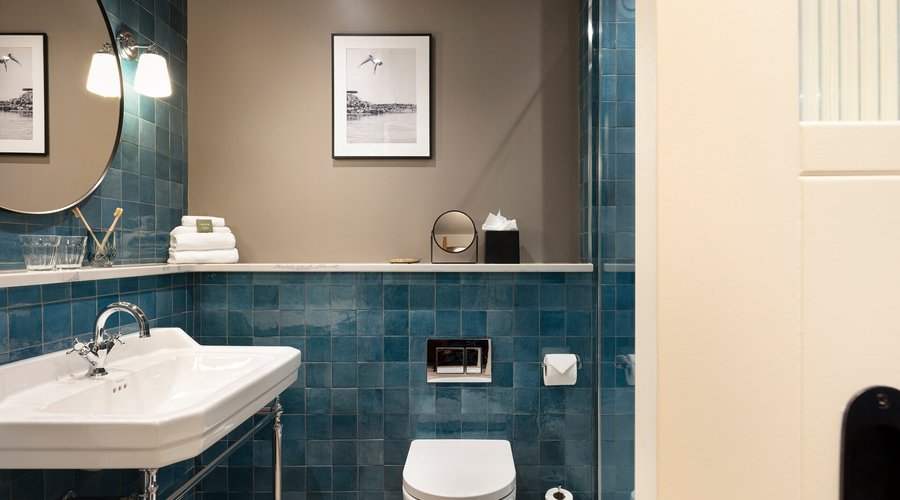 The Ashe Hotel - Deluxe Super Twin Bathroom