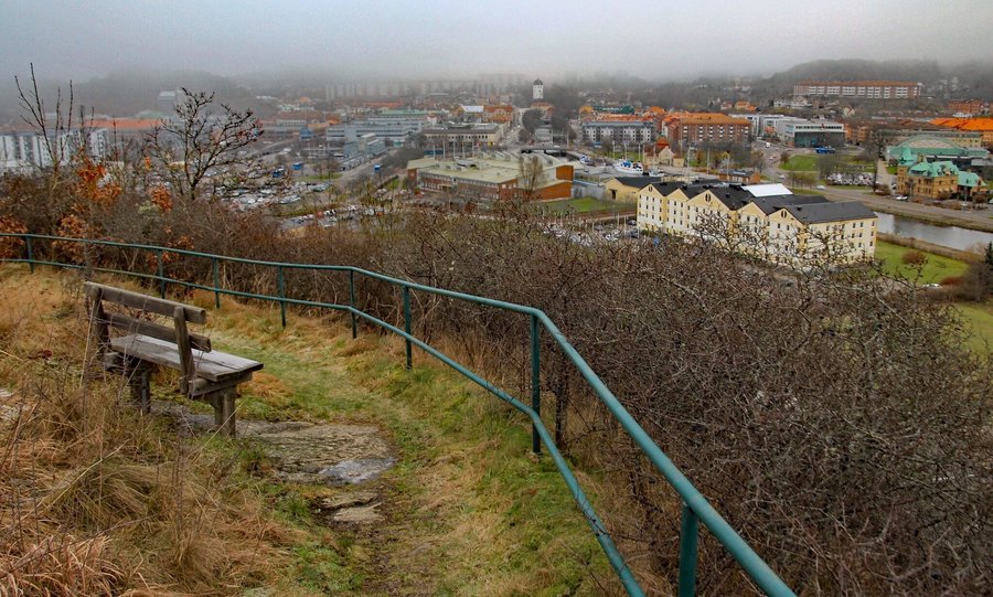 Stort hotell ved elven. Sentralt beliggende.
