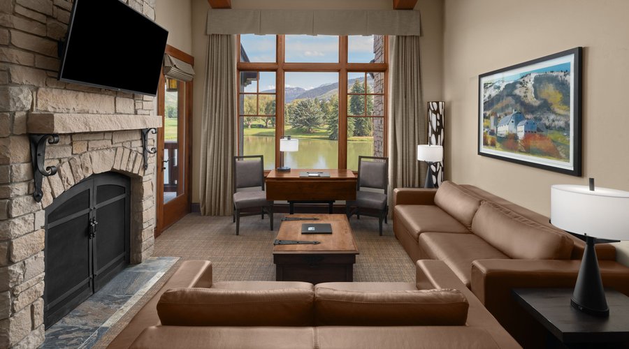 Cottage Deluxe Living Room